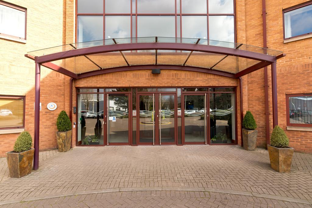 Yha Cardiff Central Pansiyon Dış mekan fotoğraf Entrance to the school