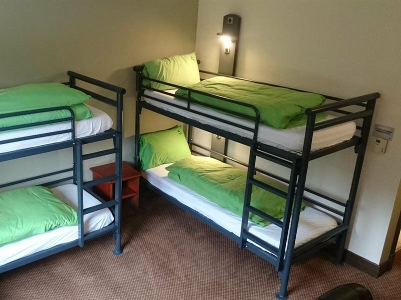 Yha Cardiff Central Pansiyon Dış mekan fotoğraf Bunk beds in a hostel